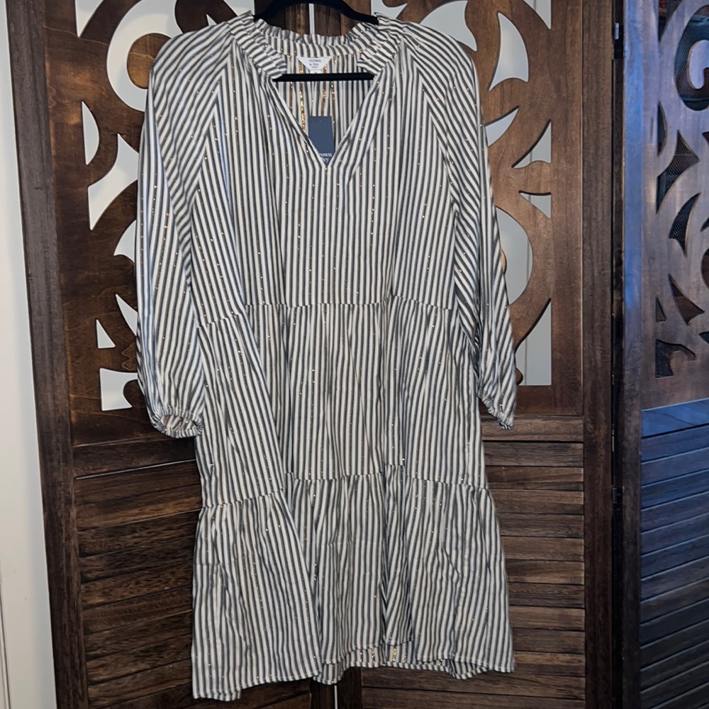 NWT Crown & Ivy 1X Black & white stripe with gold thread design woven in.